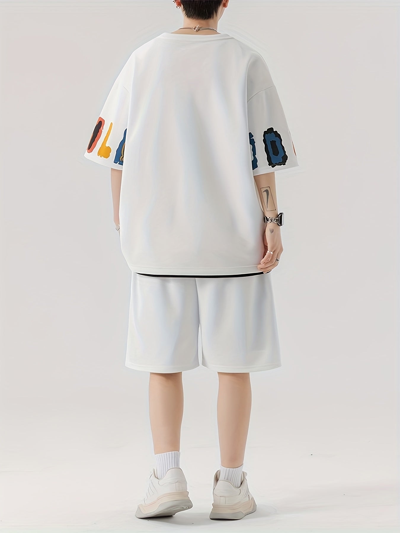 Short-sleeved T-shirt and pants suit for men