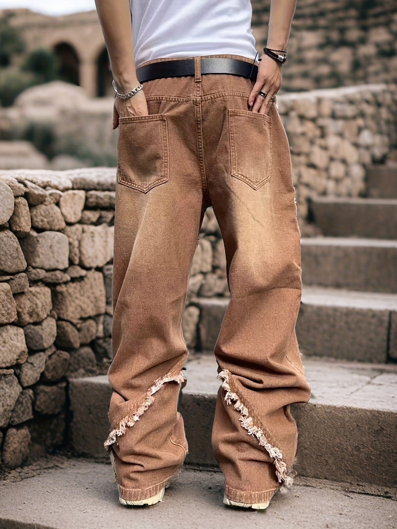 DISTRESSED DENIM JEANS