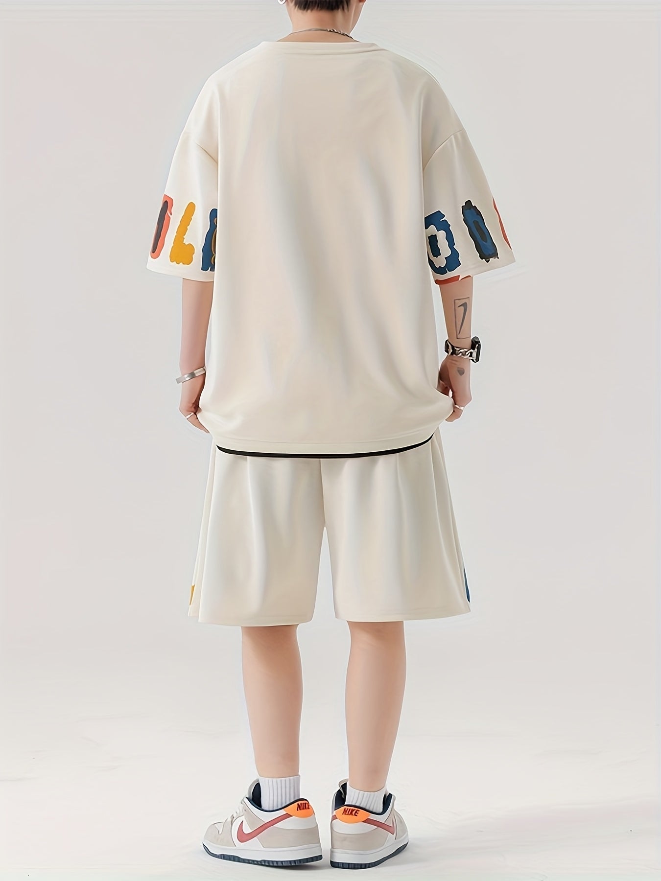 Short-sleeved T-shirt and pants suit for men