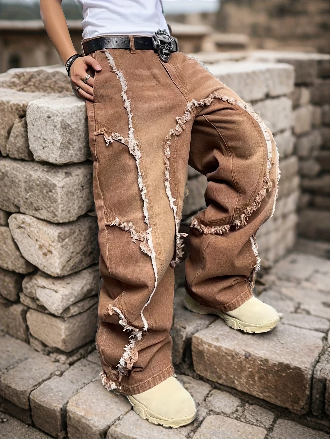 DISTRESSED DENIM JEANS