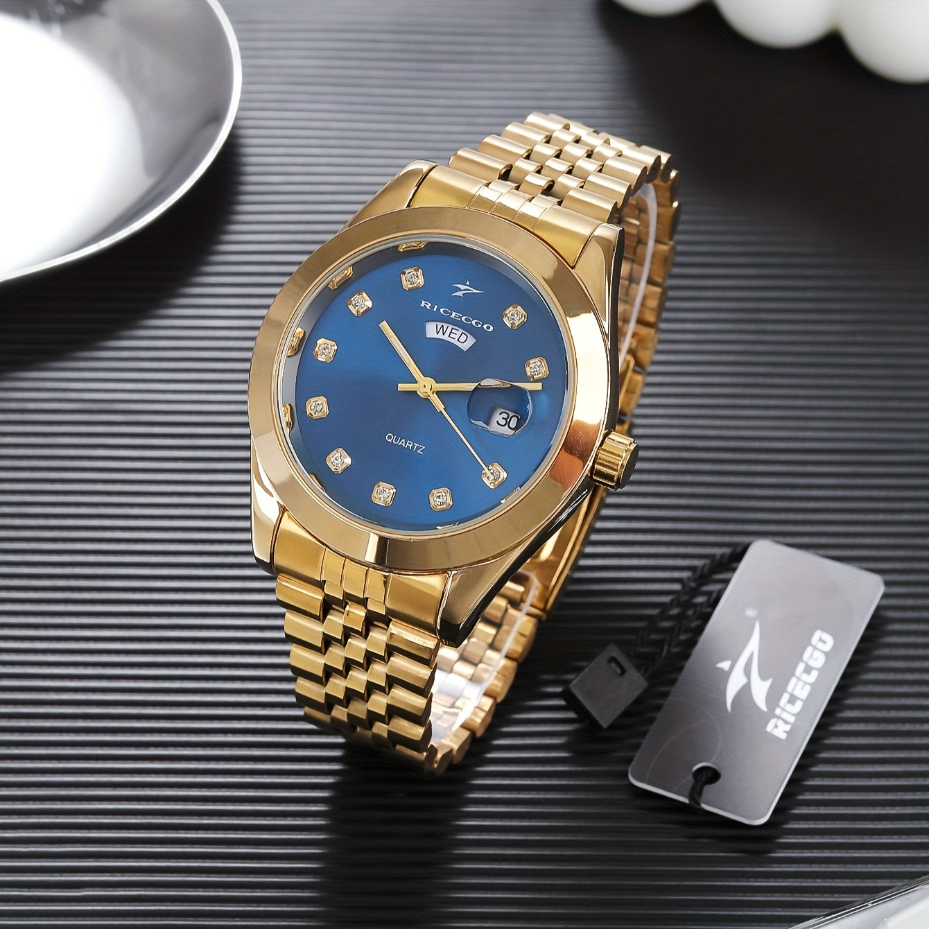 Men's Luxury Business Golden Stainless Steel Strap Dual Calendar Quartz Watch