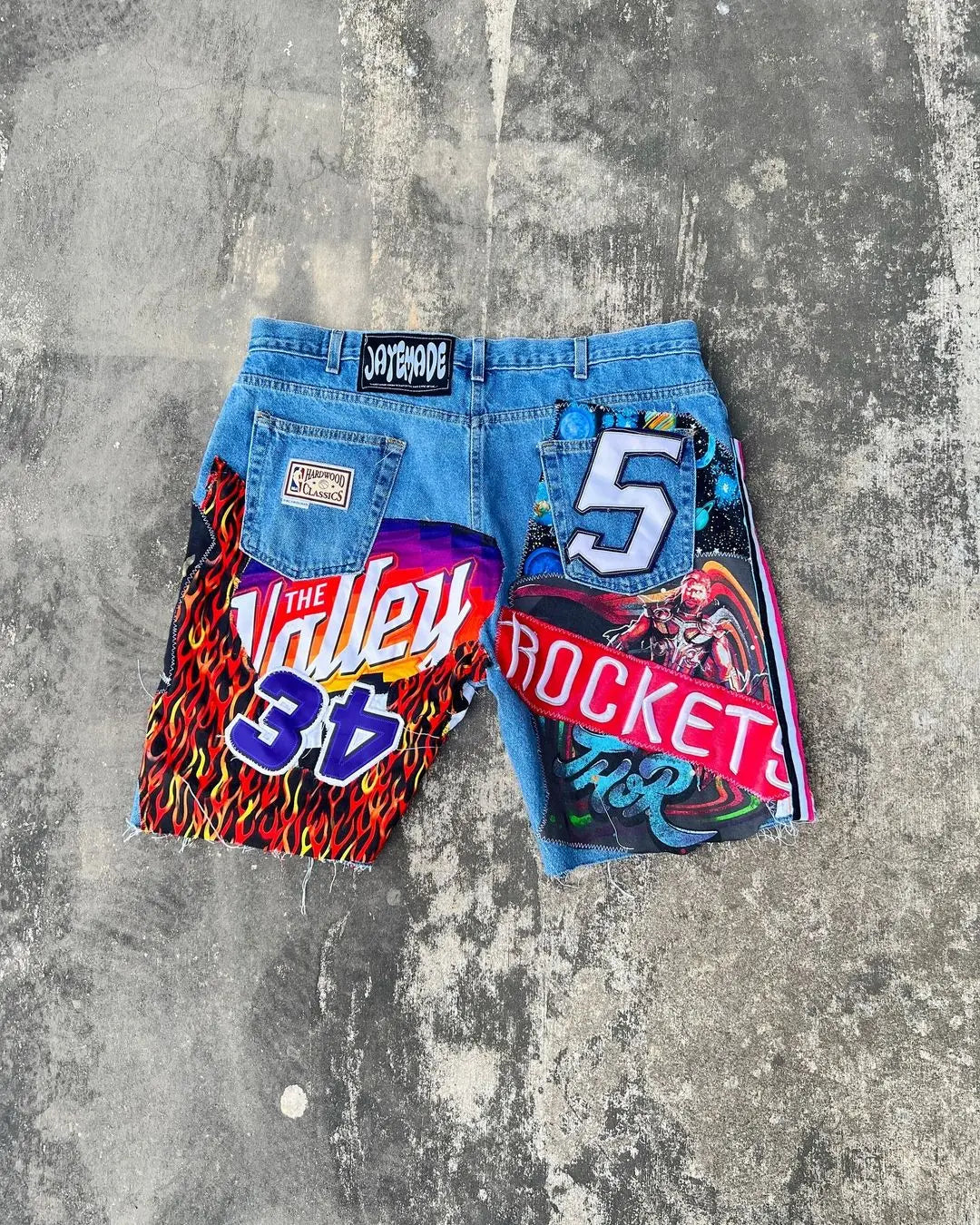 GRAPHIC DENIM SHORTS