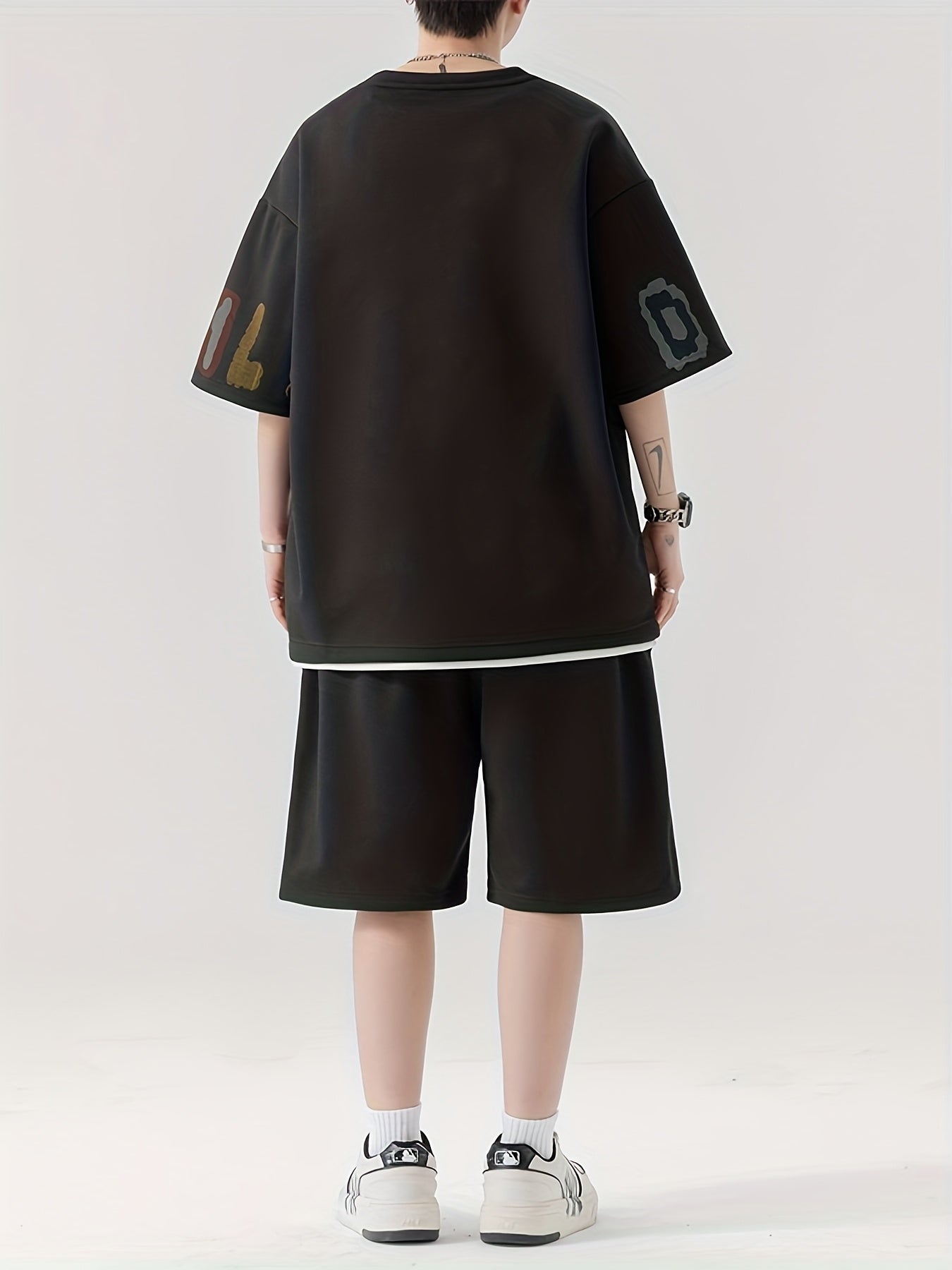Short-sleeved T-shirt and pants suit for men