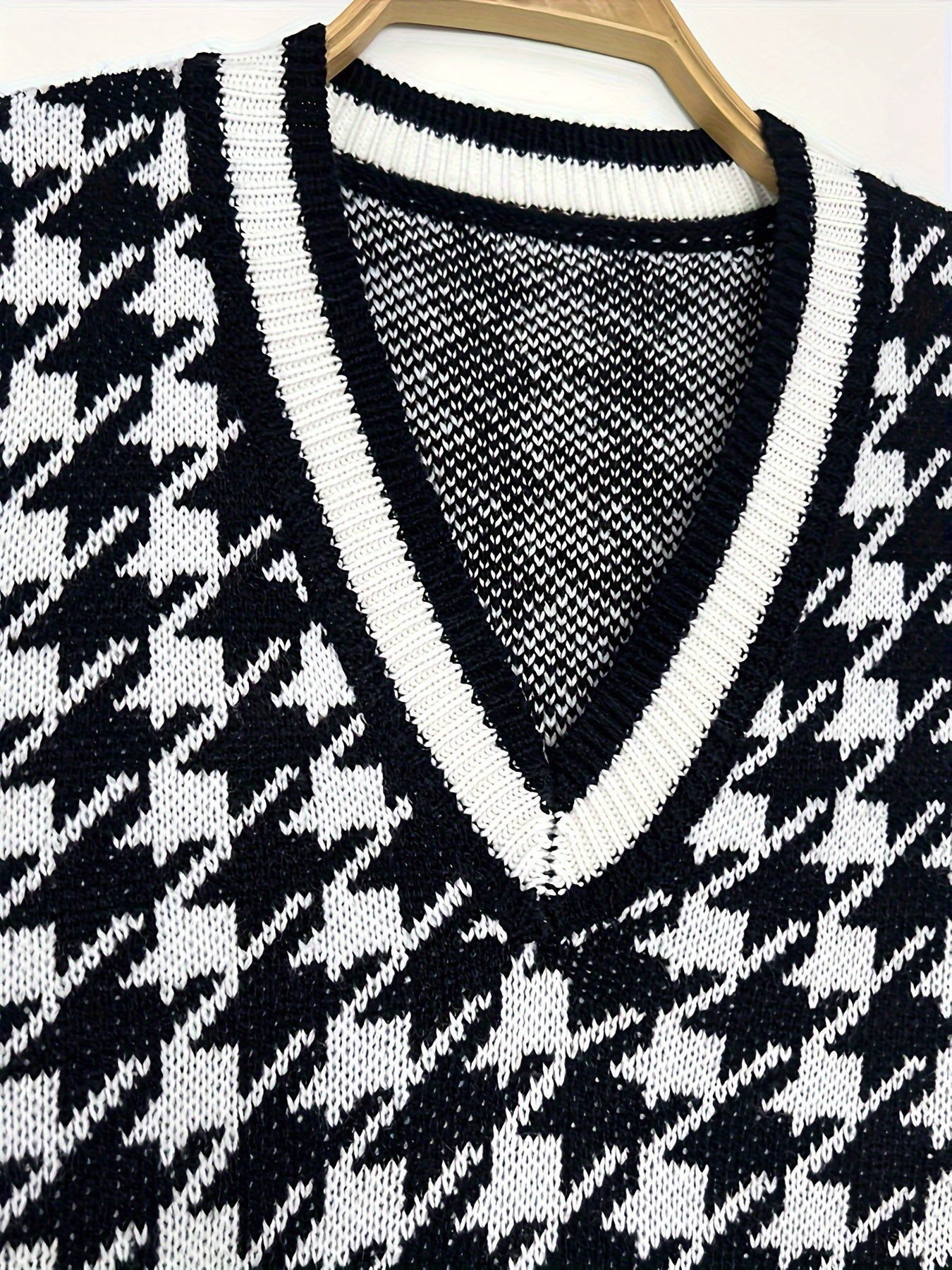 Houndstooth Print V Neck Sweater Vest