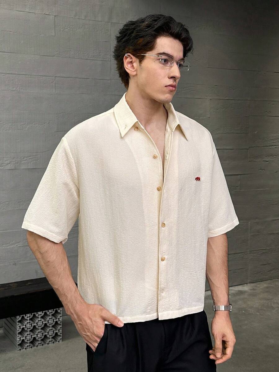 Men's Casual Fashionable Woven Short Sleeve Shirt With Embroidered Polar Bear Design, Suitable For Summer