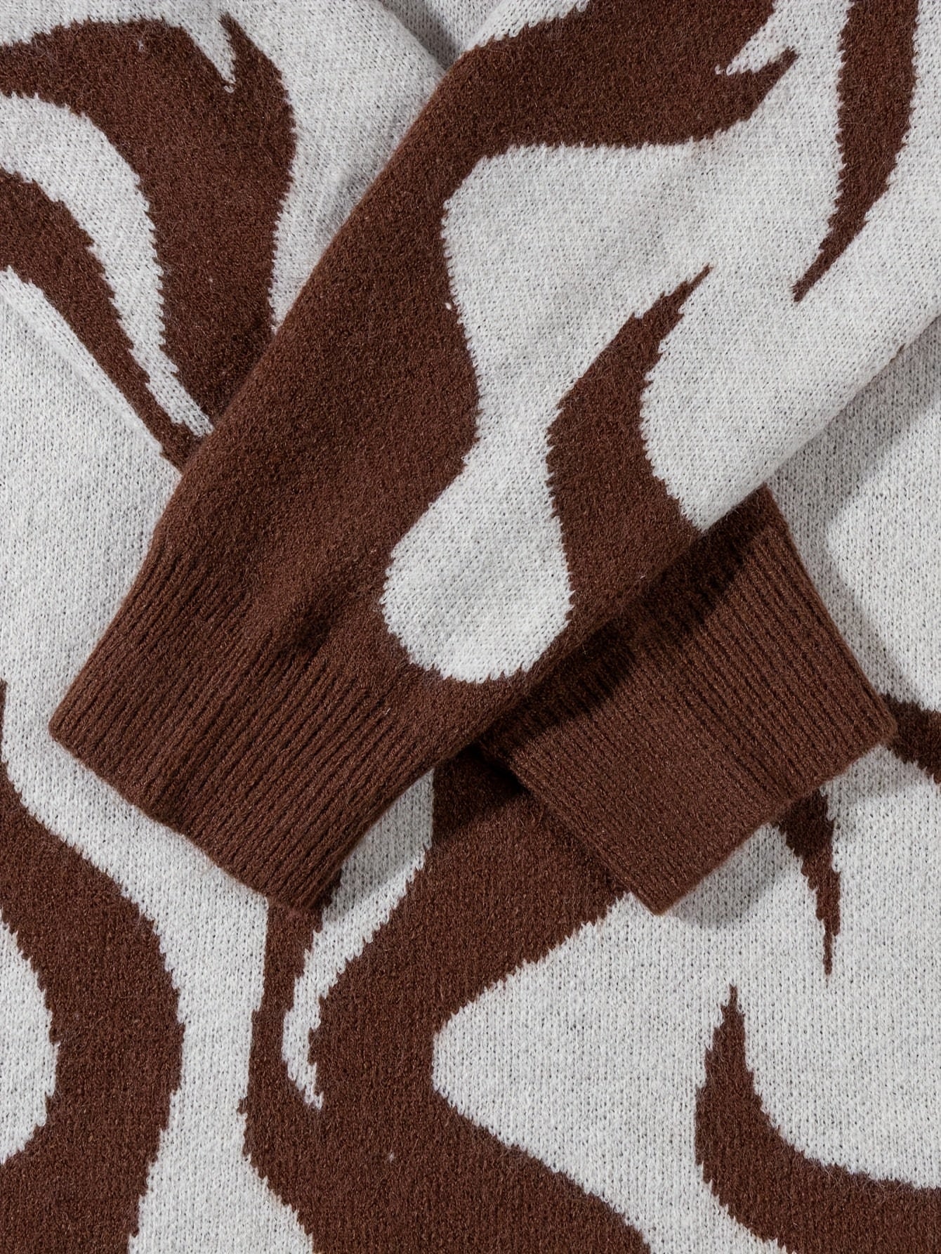 Flame Pattern Wavy Pullover